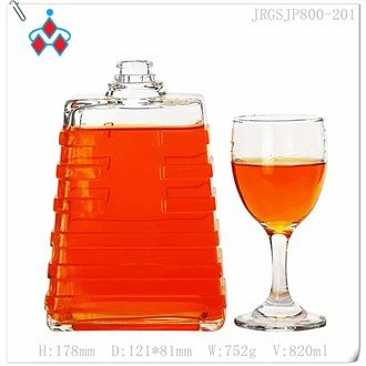 Garrafa de uísque de vidro transparente